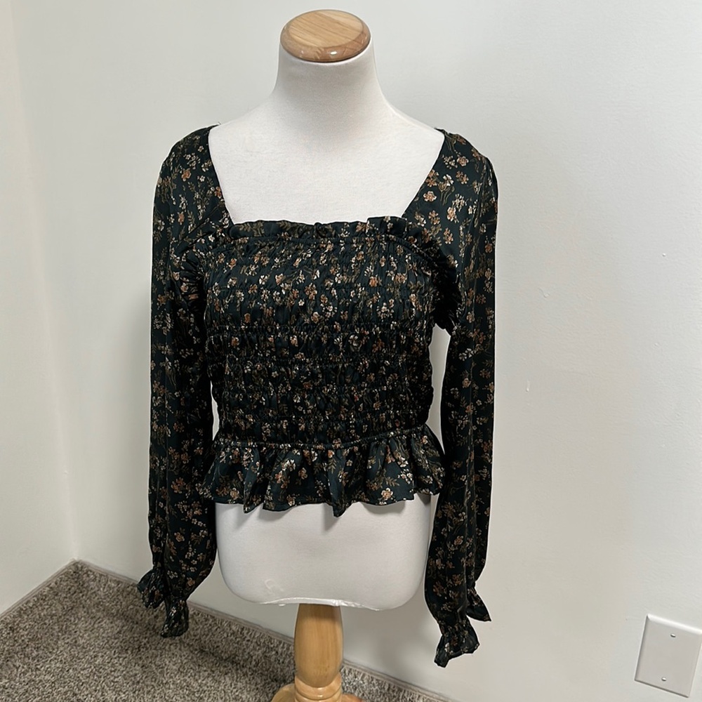 😊 NWT Bohme Smocked Peplum Satin Blouse